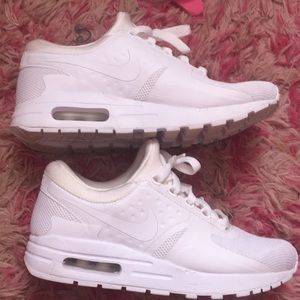 NIKE Airmax shoes